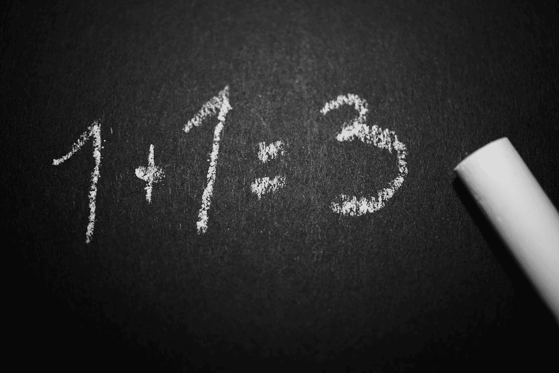 Một phương trình là &quot;1 + 1 = 3&quot;